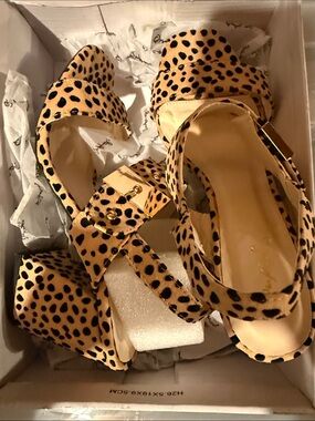 NIB Qupid Leopard Print Block Heel Sandals - Tan/Black